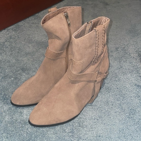 Perfect Condition Heeled Booties - Picture 1 of 5